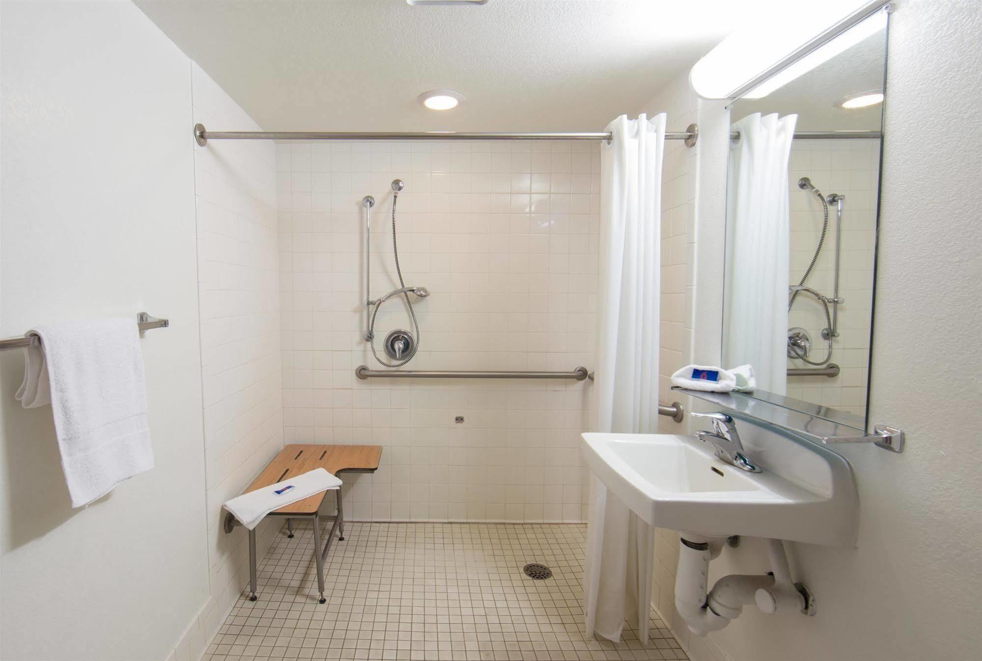 6 - Mount Shasta Hotel
